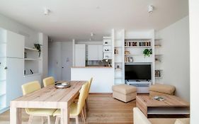 Palace Apartment By Quokka 360 - 2 Minutes From Lugano Lido